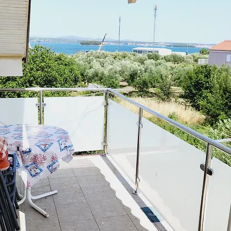 Apratmani Maretic Apartmán *