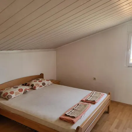 Apartment Apratmani Maretic