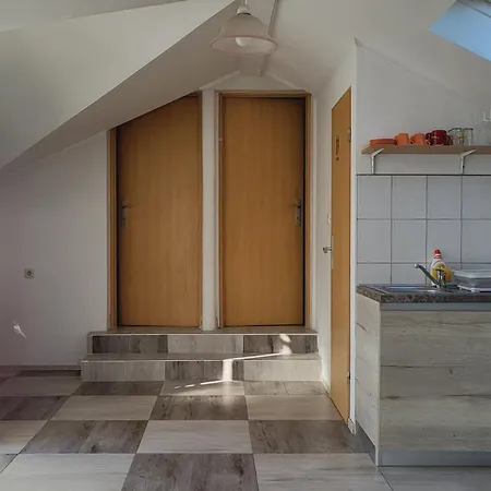 Apratmani Maretic Apartment