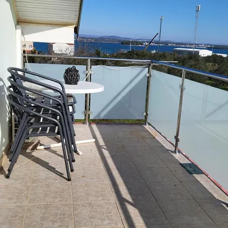 Apratmani Maretic Apartment