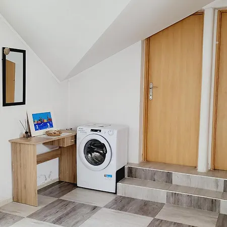 Apartment Apratmani Maretic Ugrinici