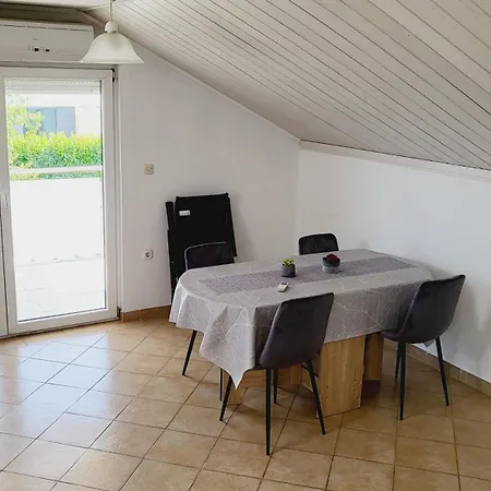Apartment Apratmani Maretic