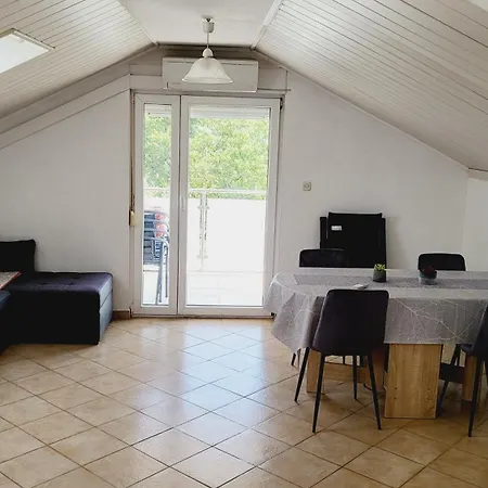 Apratmani Maretic Apartment Ugrinici
