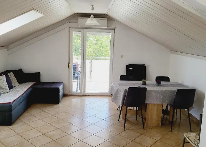 Apratmani Maretic 아파트 Ugrinici