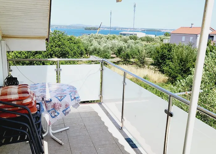 Apratmani Maretic Appartamento *